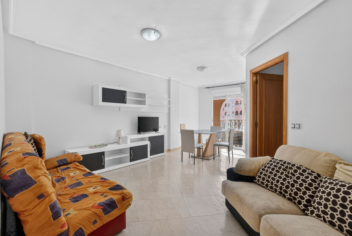 For sale - 2 Bedroom 1 Bathroom Apartment - Middle Floor Apartment in Torrevieja - Torrevieja Centro  - Alicante