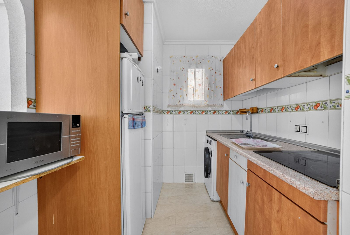 For sale - 2 Bedroom 1 Bathroom Apartment - Middle Floor Apartment in Torrevieja - Torrevieja Centro  - Alicante