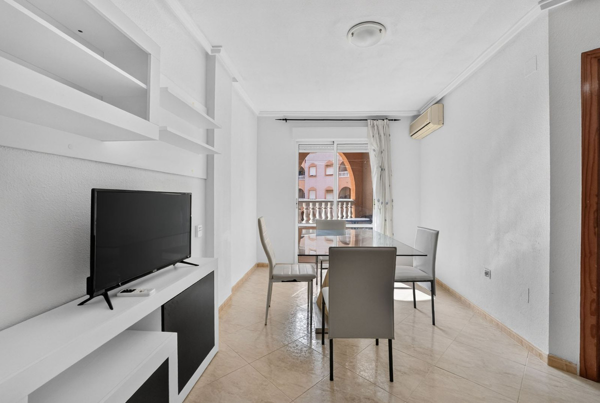 For sale - 2 Bedroom 1 Bathroom Apartment - Middle Floor Apartment in Torrevieja - Torrevieja Centro  - Alicante