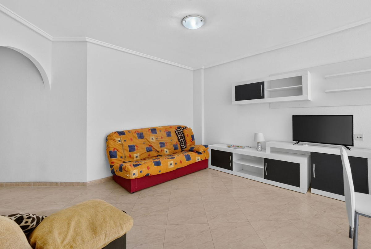 For sale - 2 Bedroom 1 Bathroom Apartment - Middle Floor Apartment in Torrevieja - Torrevieja Centro  - Alicante