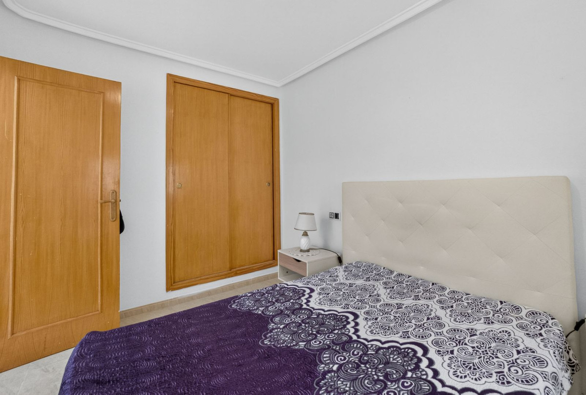 For sale - 2 Bedroom 1 Bathroom Apartment - Middle Floor Apartment in Torrevieja - Torrevieja Centro  - Alicante