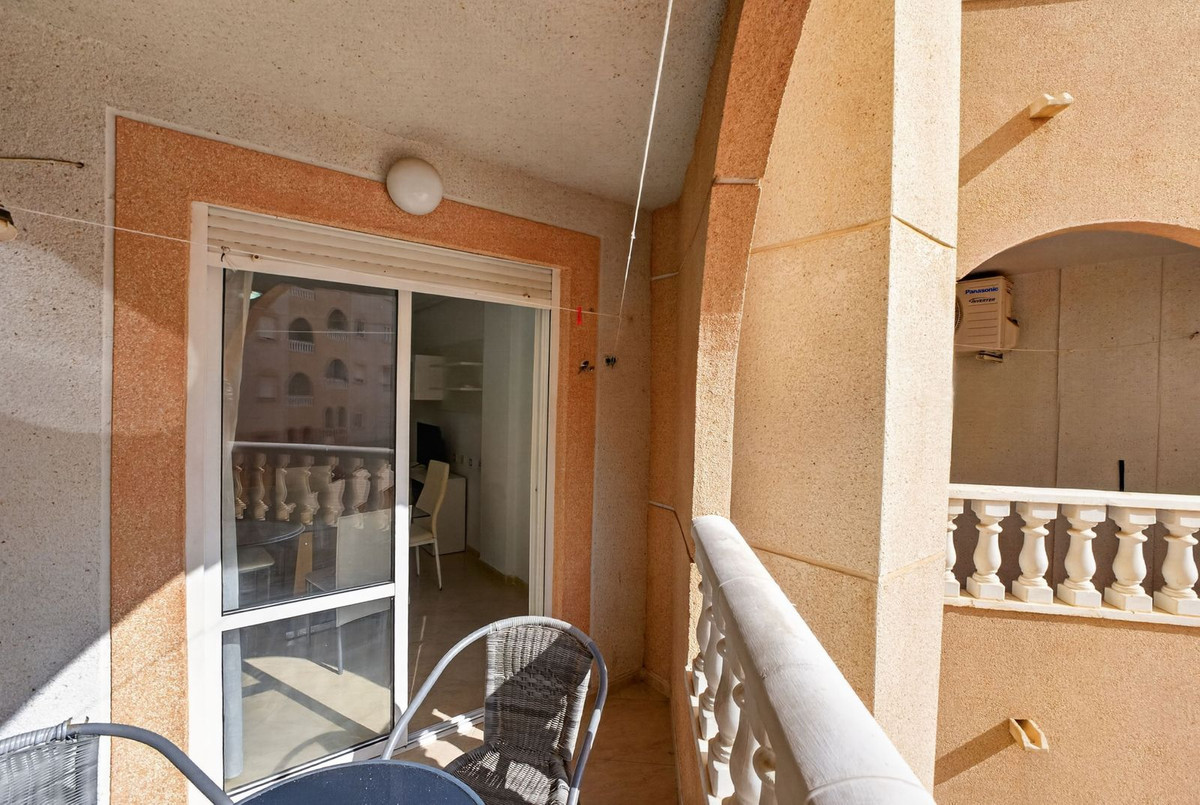 For sale - 2 Bedroom 1 Bathroom Apartment - Middle Floor Apartment in Torrevieja - Torrevieja Centro  - Alicante