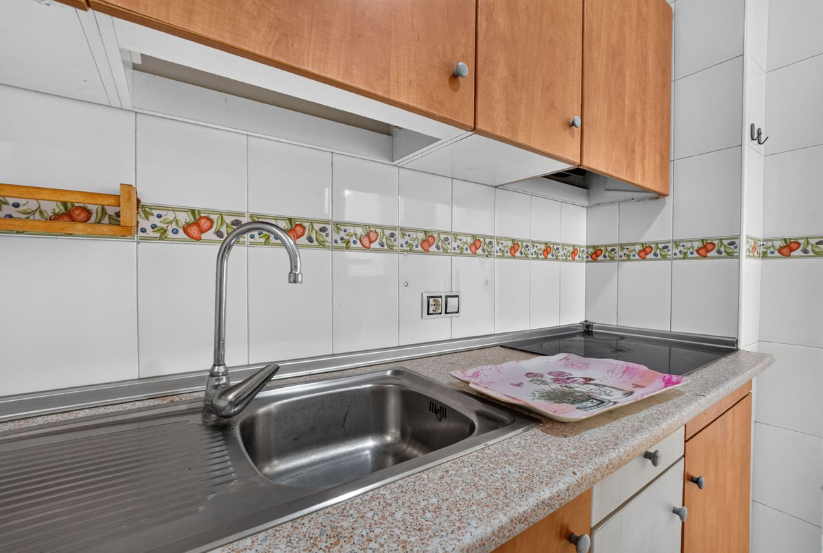For sale - 2 Bedroom 1 Bathroom Apartment - Middle Floor Apartment in Torrevieja - Torrevieja Centro  - Alicante