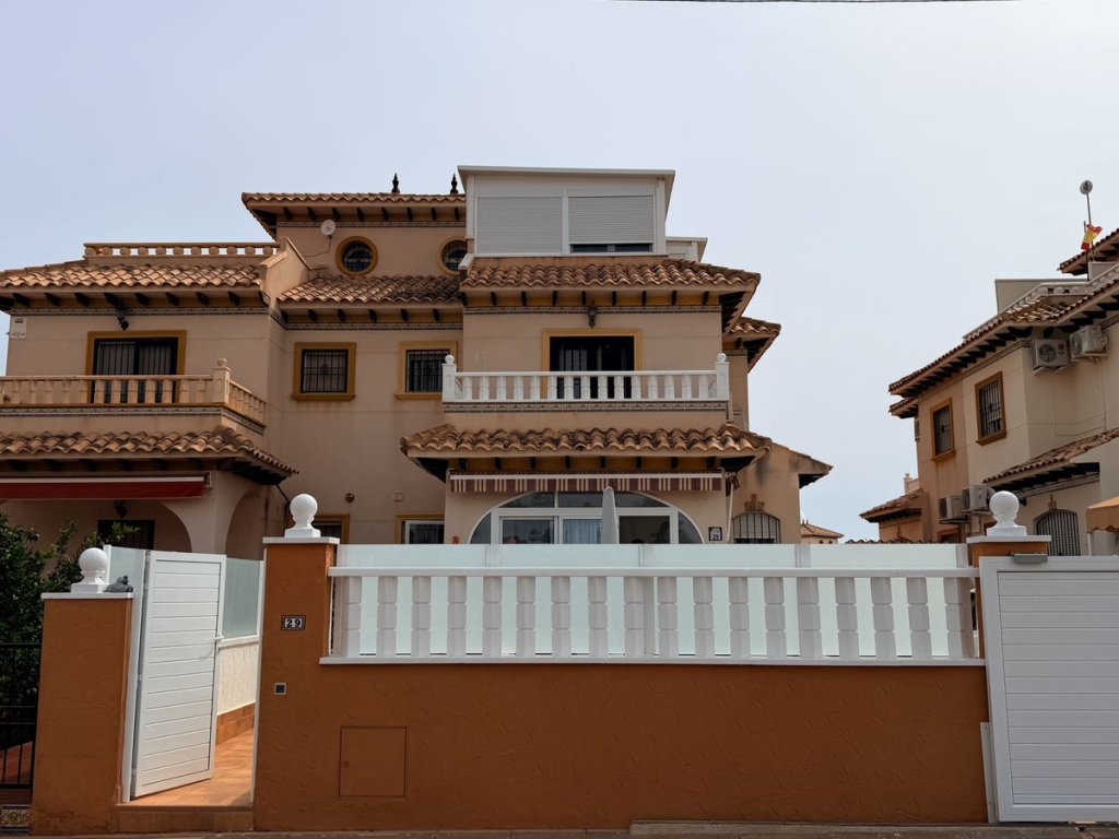 3 Bedroom 2 Bathroom House - Quad in Orihuela