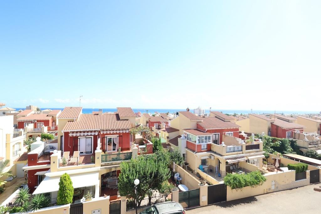 For sale - 2 Bedroom 1 Bathroom Apartment - Top Floor Apartment in Torrevieja - Torrevieja Centro  - Alicante