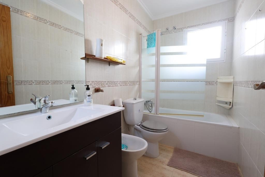 For sale - 2 Bedroom 1 Bathroom Apartment - Penthouse in Torrevieja - Torrevieja Centro  - Alicante