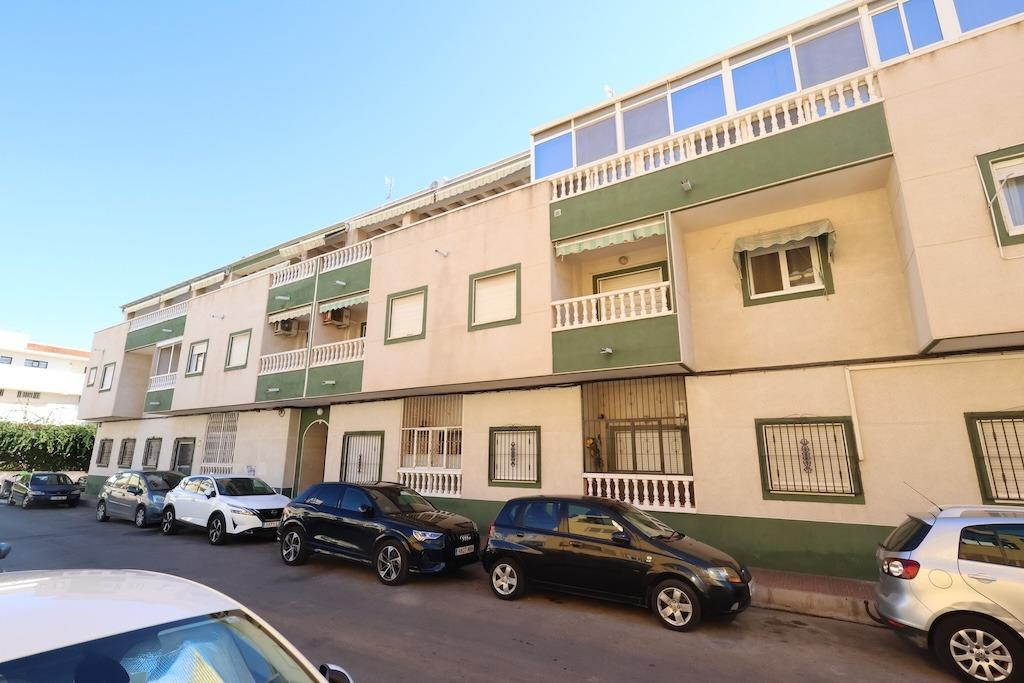 For sale - 2 Bedroom 1 Bathroom Apartment - Penthouse in Torrevieja - Torrevieja Centro  - Alicante
