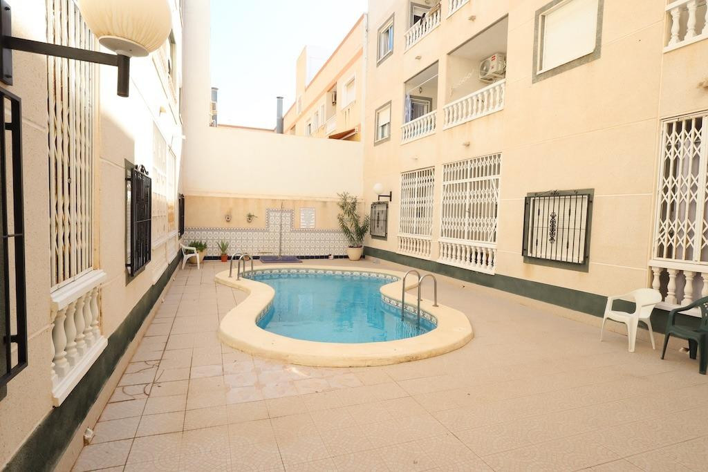 For sale - 2 Bedroom 1 Bathroom Apartment - Penthouse in Torrevieja - Torrevieja Centro  - Alicante