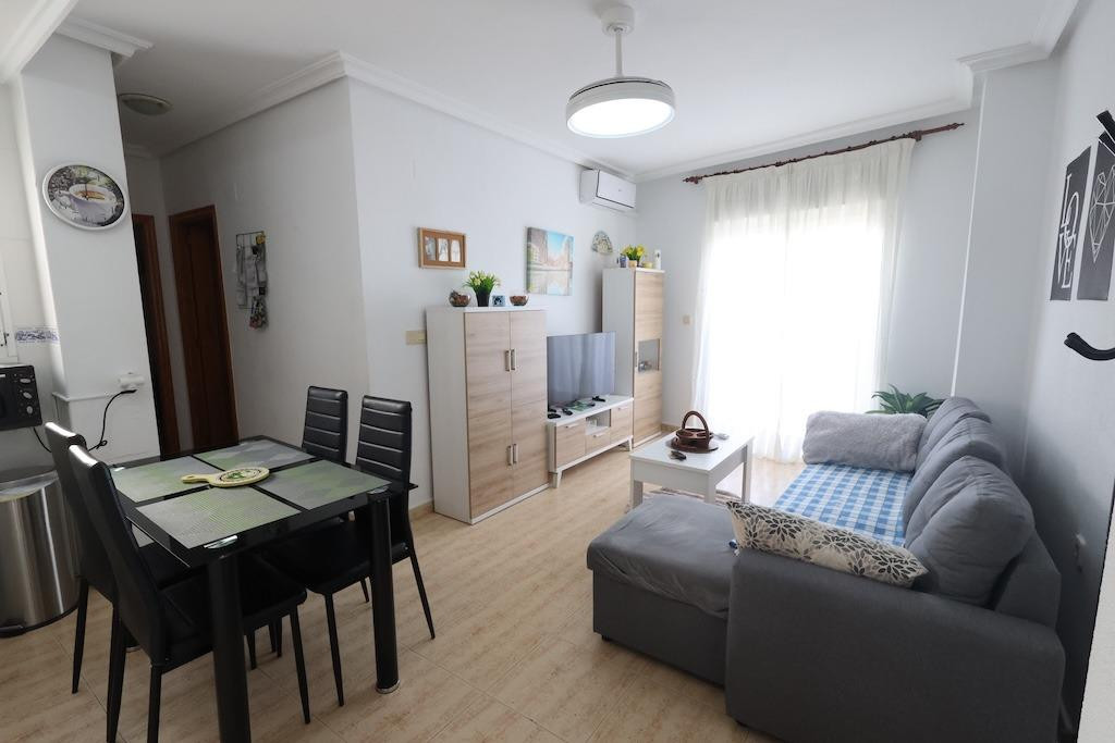 For sale - 2 Bedroom 1 Bathroom Apartment - Penthouse in Torrevieja - Torrevieja Centro  - Alicante