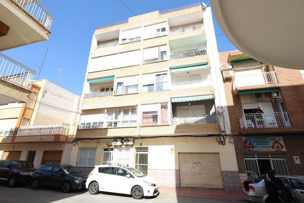 For sale - 3 Bedroom 1 Bathroom Apartment - Middle Floor Apartment in Torrevieja - Torrevieja Centro  - Alicante