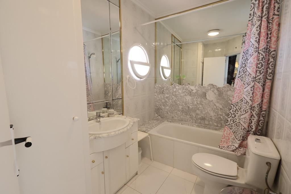 For sale - 2 Bedroom 1 Bathroom Apartment - Middle Floor Apartment in Torrevieja - Torrevieja Centro  - Alicante