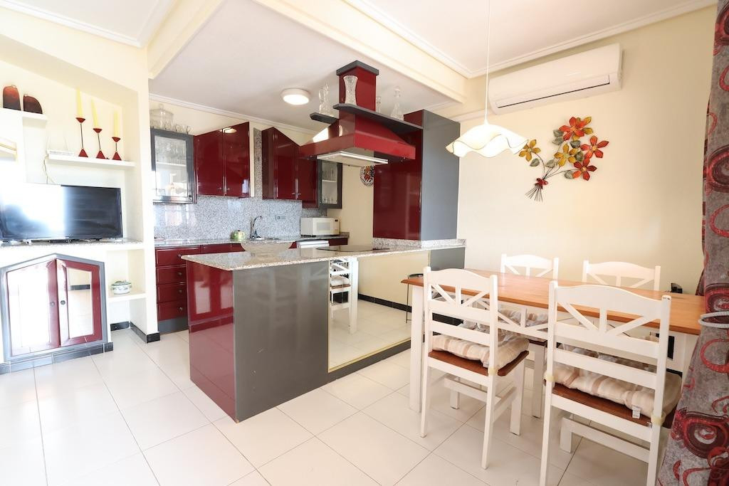 For sale - 2 Bedroom 1 Bathroom Apartment - Middle Floor Apartment in Torrevieja - Torrevieja Centro  - Alicante