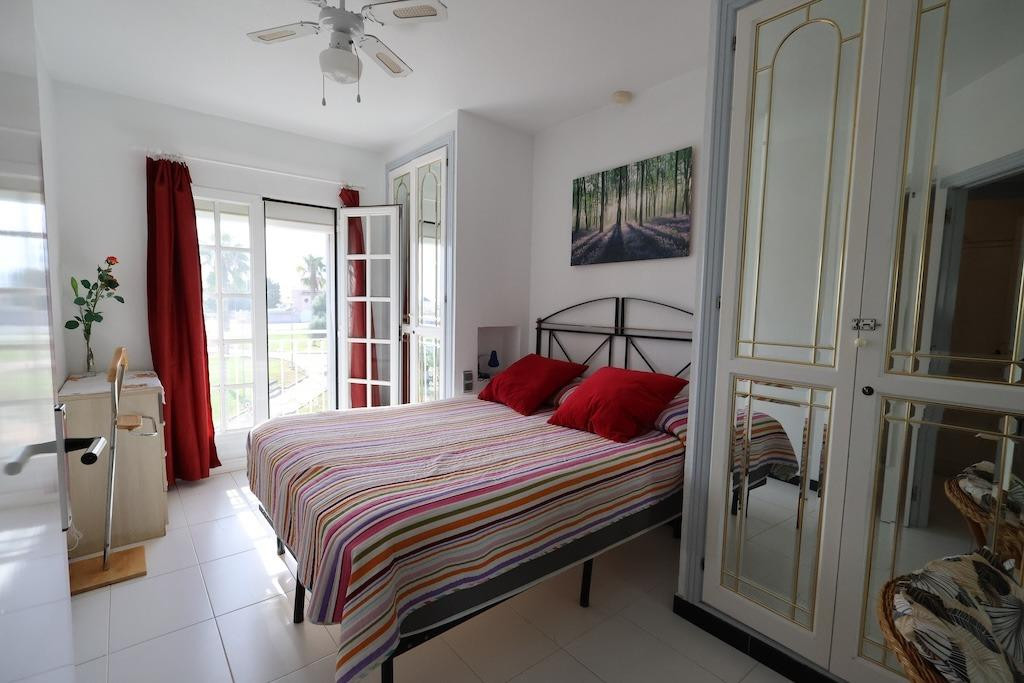 For sale - 2 Bedroom 1 Bathroom Apartment - Middle Floor Apartment in Torrevieja - Torrevieja Centro  - Alicante