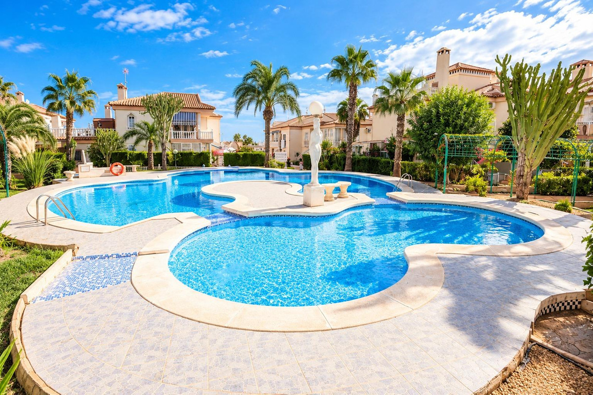 For sale - 2 Bedroom 1 Bathroom Apartment - Ground Floor Apartment in Orihuela - Los Altos  - Alicante