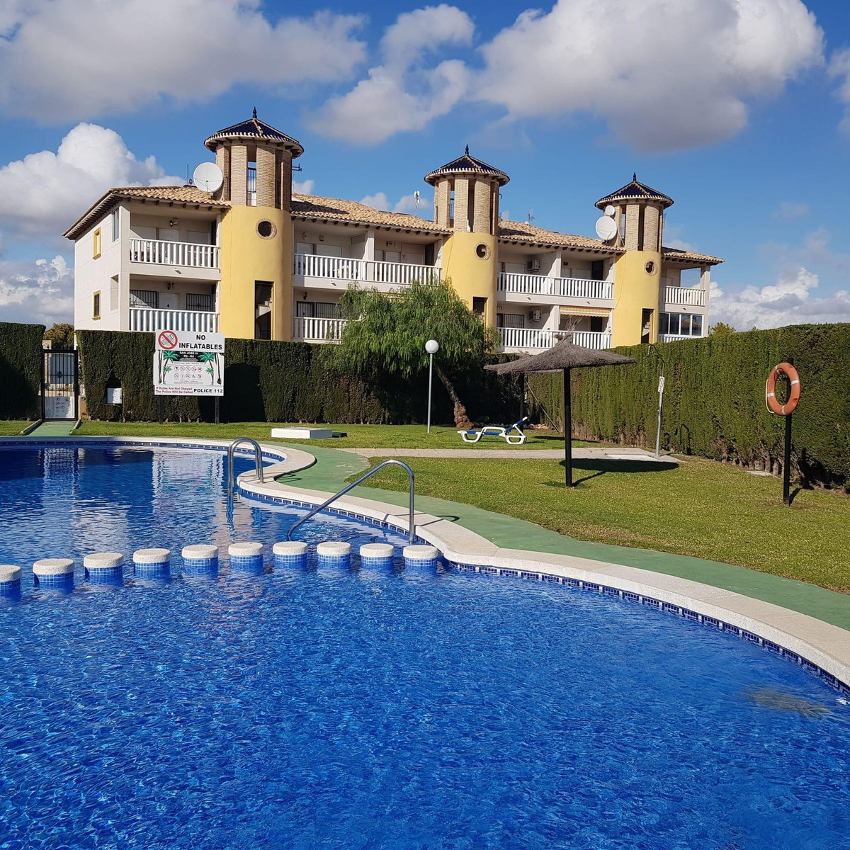 For sale - 2 Bedroom 1 Bathroom Apartment - Middle Floor Apartment in Orihuela - La Zenia  - Alicante