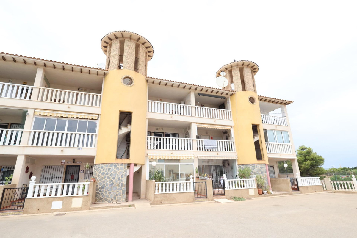 For sale - 2 Bedroom 1 Bathroom Apartment - Middle Floor Apartment in Orihuela - La Zenia  - Alicante