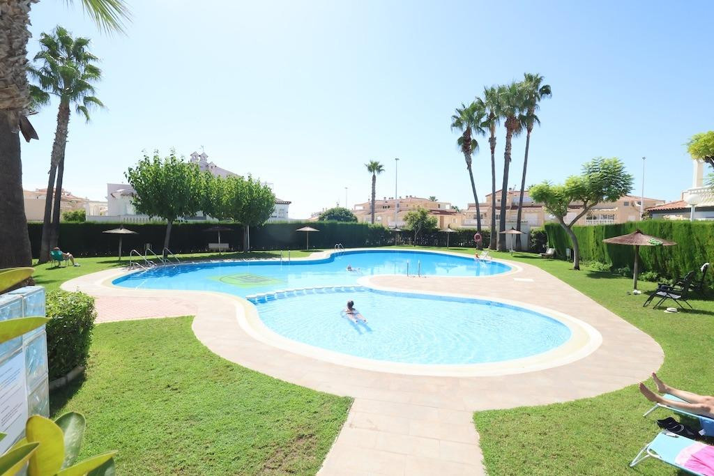 For sale - 2 Bedroom 1 Bathroom House - Bungalow in Orihuela - Orihuela Costa  - Alicante