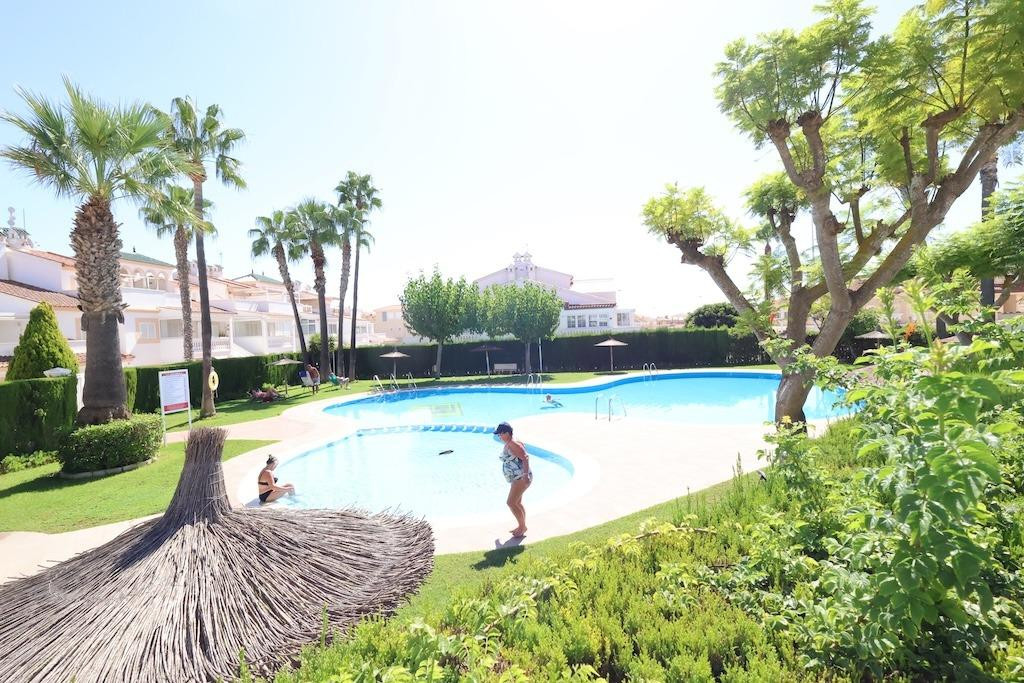For sale - 2 Bedroom 1 Bathroom House - Bungalow in Orihuela - Orihuela Costa  - Alicante