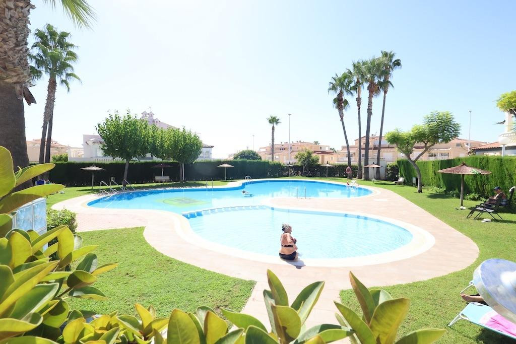 For sale - 2 Bedroom 1 Bathroom House - Bungalow in Orihuela - Orihuela Costa  - Alicante