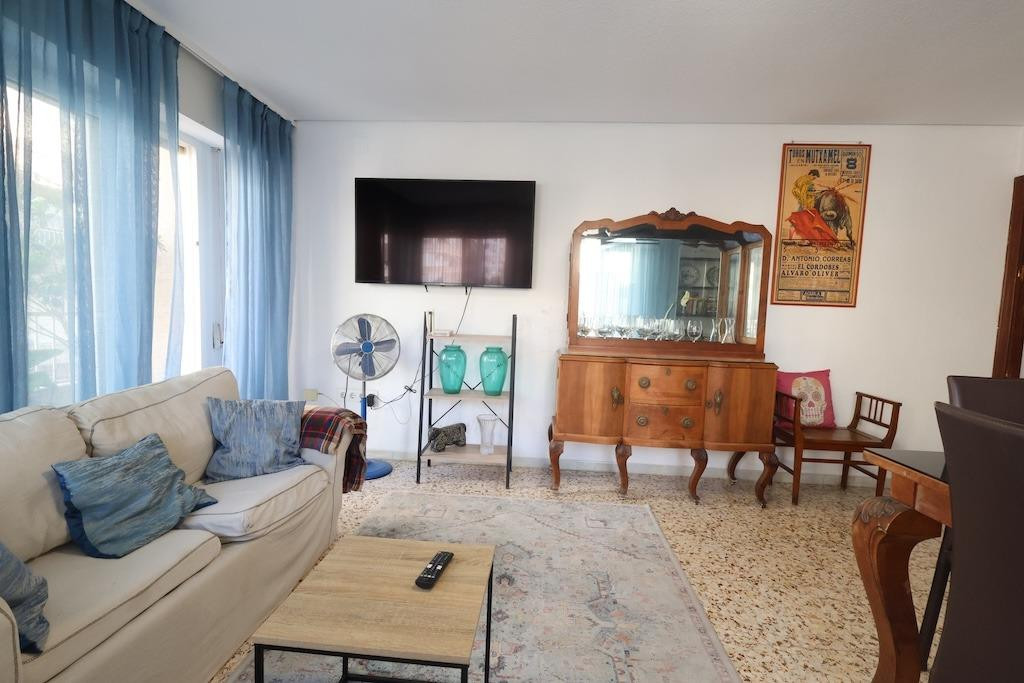 For sale - 3 Bedroom 2 Bathroom Apartment - Middle Floor Apartment in Torrevieja - Torrevieja Centro  - Alicante