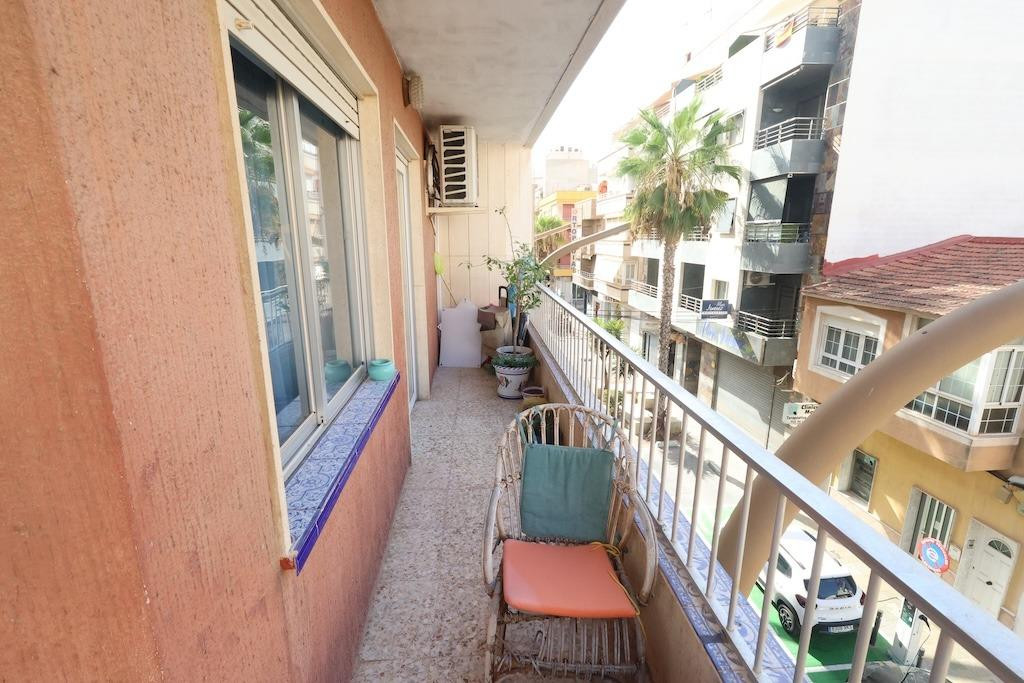 For sale - 3 Bedroom 2 Bathroom Apartment - Middle Floor Apartment in Torrevieja - Torrevieja Centro  - Alicante