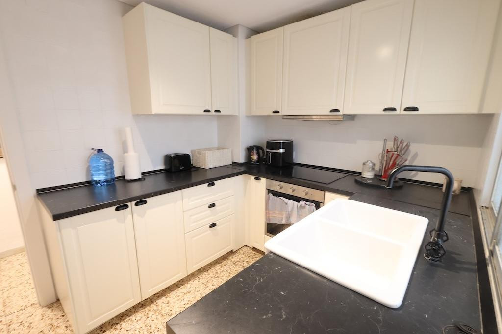 For sale - 3 Bedroom 2 Bathroom Apartment - Middle Floor Apartment in Torrevieja - Torrevieja Centro  - Alicante