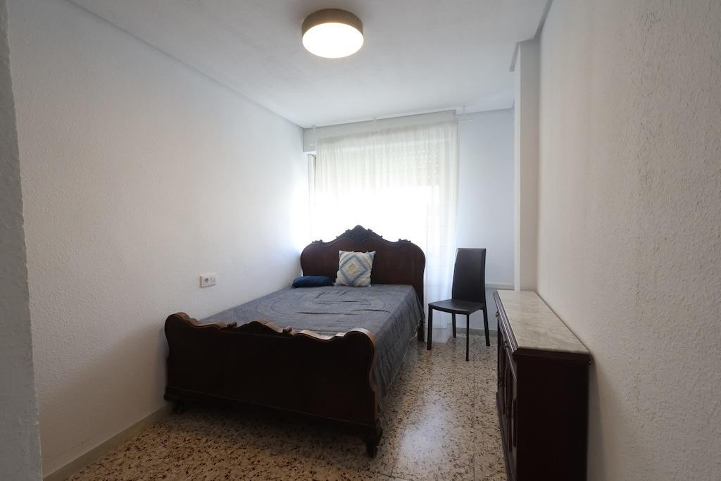 For sale - 3 Bedroom 2 Bathroom Apartment - Middle Floor Apartment in Torrevieja - Torrevieja Centro  - Alicante