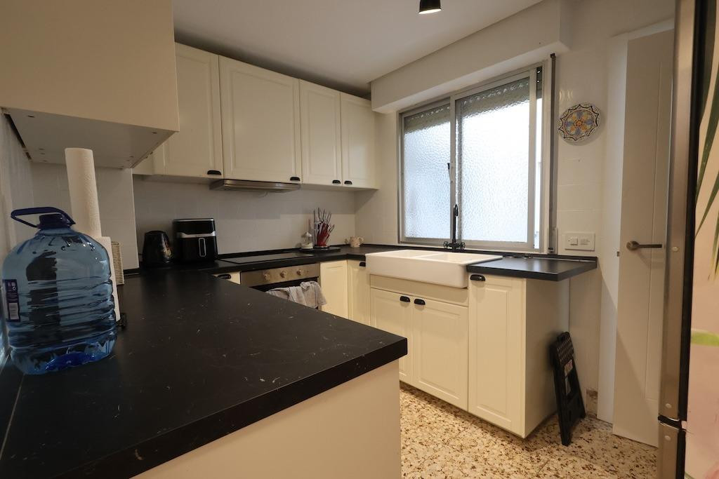 For sale - 3 Bedroom 2 Bathroom Apartment - Middle Floor Apartment in Torrevieja - Torrevieja Centro  - Alicante