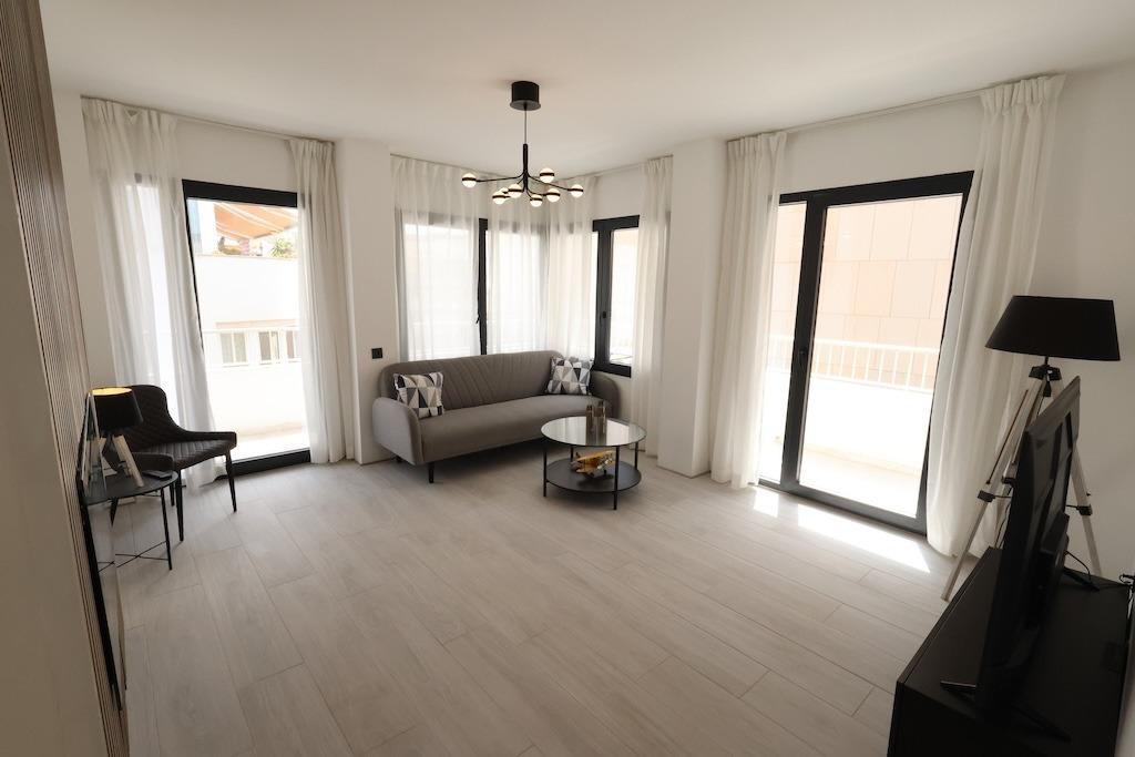 For sale - 3 Bedroom 2 Bathroom Apartment - Penthouse in Torrevieja - Torrevieja Centro  - Alicante