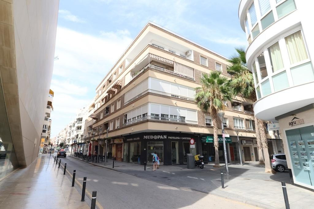For sale - 3 Bedroom 2 Bathroom Apartment - Penthouse in Torrevieja - Torrevieja Centro  - Alicante