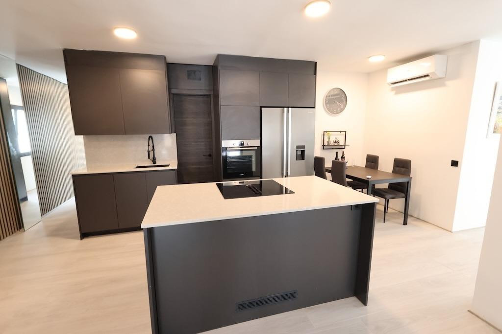 For sale - 3 Bedroom 2 Bathroom Apartment - Penthouse in Torrevieja - Torrevieja Centro  - Alicante