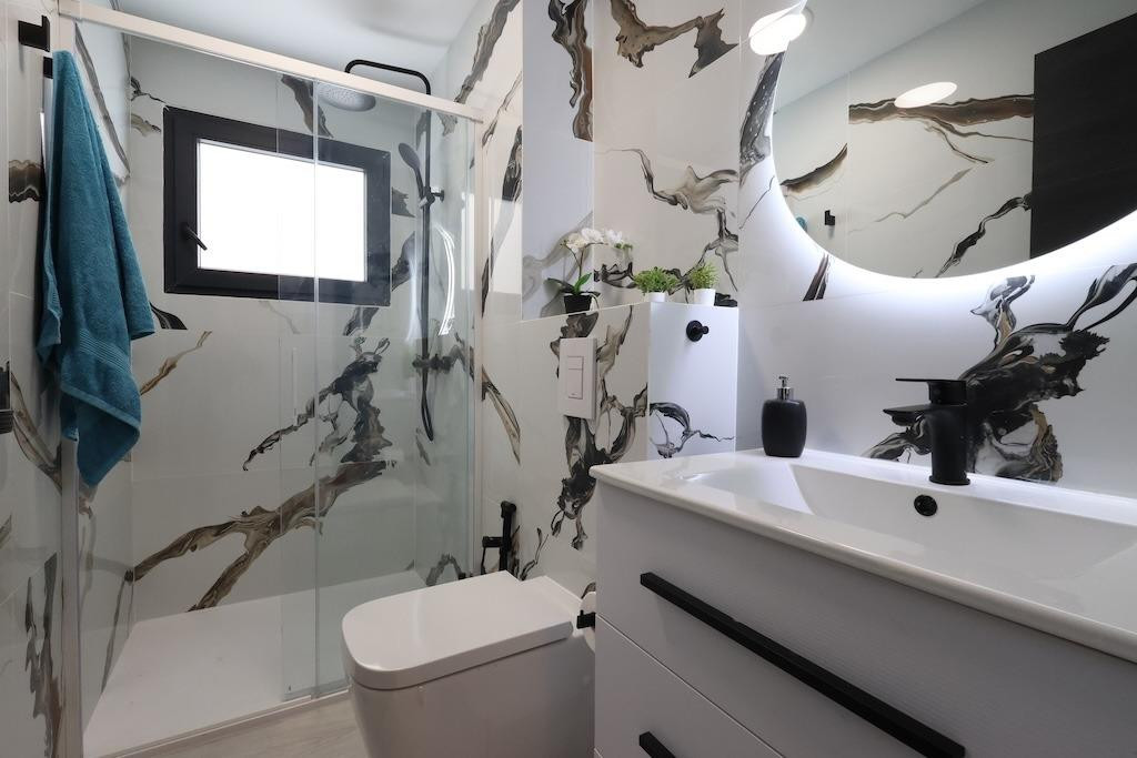 For sale - 3 Bedroom 2 Bathroom Apartment - Penthouse in Torrevieja - Torrevieja Centro  - Alicante