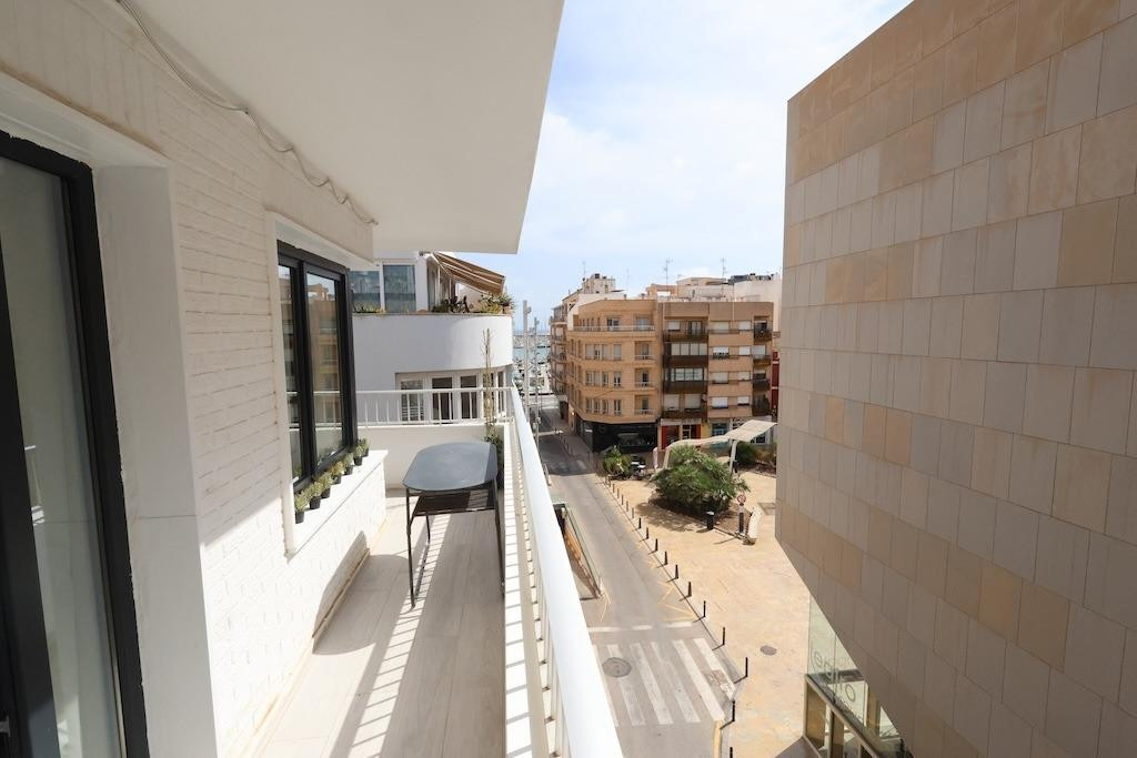For sale - 3 Bedroom 2 Bathroom Apartment - Penthouse in Torrevieja - Torrevieja Centro  - Alicante