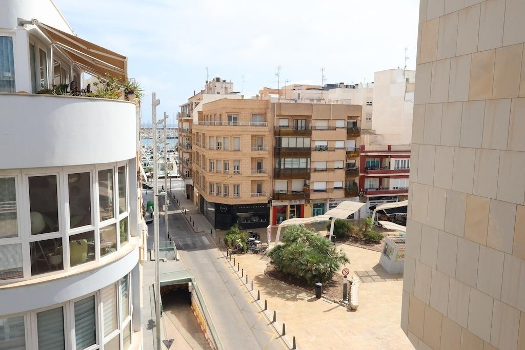 For sale - 3 Bedroom 2 Bathroom Apartment - Penthouse in Torrevieja - Torrevieja Centro  - Alicante