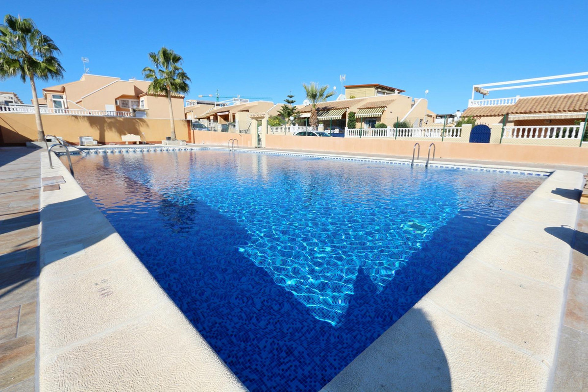 For sale - 2 Bedroom 1 Bathroom Apartment - Middle Floor Apartment in Orihuela - Orihuela Costa  - Alicante