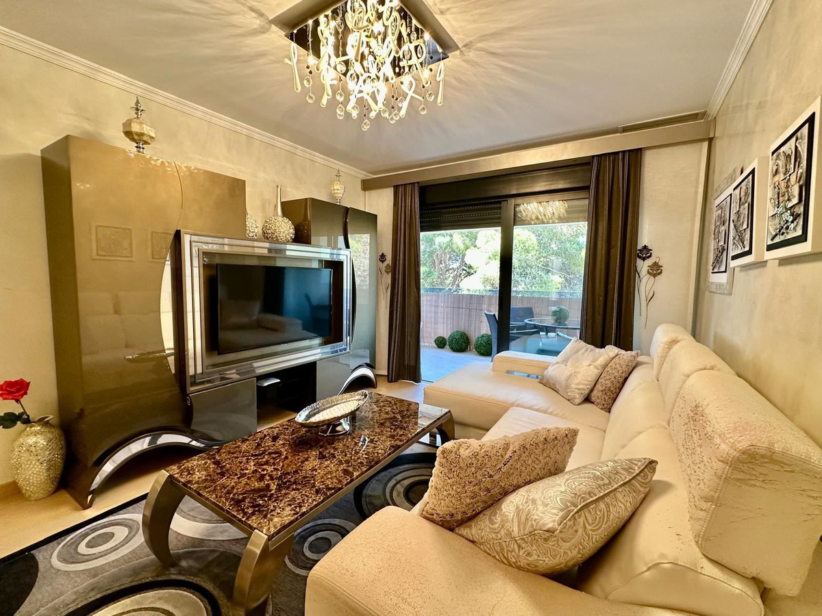 For sale - 2 Bedroom 2 Bathroom Apartment - Middle Floor Apartment in Orihuela - Campoamor  - Alicante