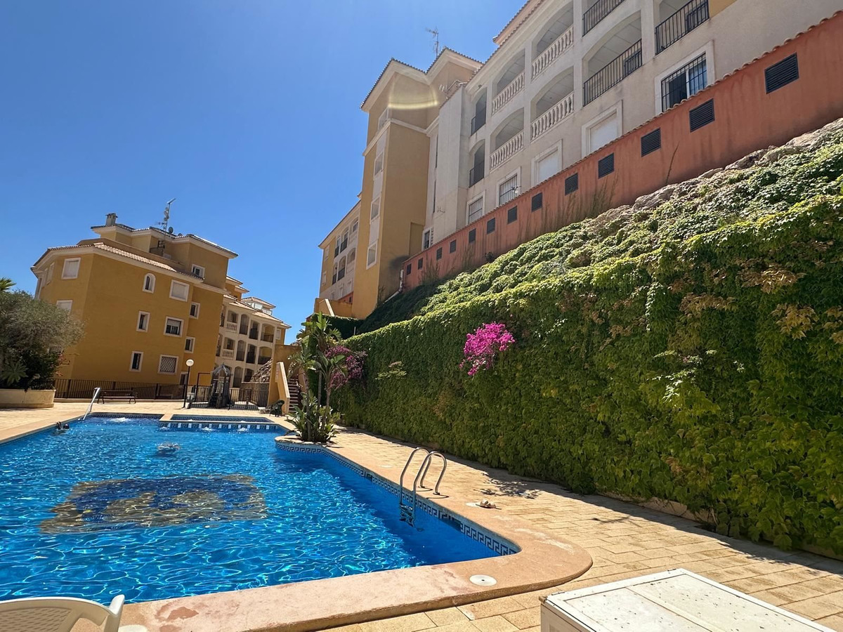 For sale - 2 Bedroom 2 Bathroom Apartment - Middle Floor Apartment in Orihuela - Campoamor  - Alicante