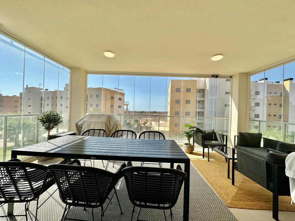For sale - 3 Bedroom 2 Bathroom Apartment - Middle Floor Apartment in Orihuela - Los Dolses  - Alicante