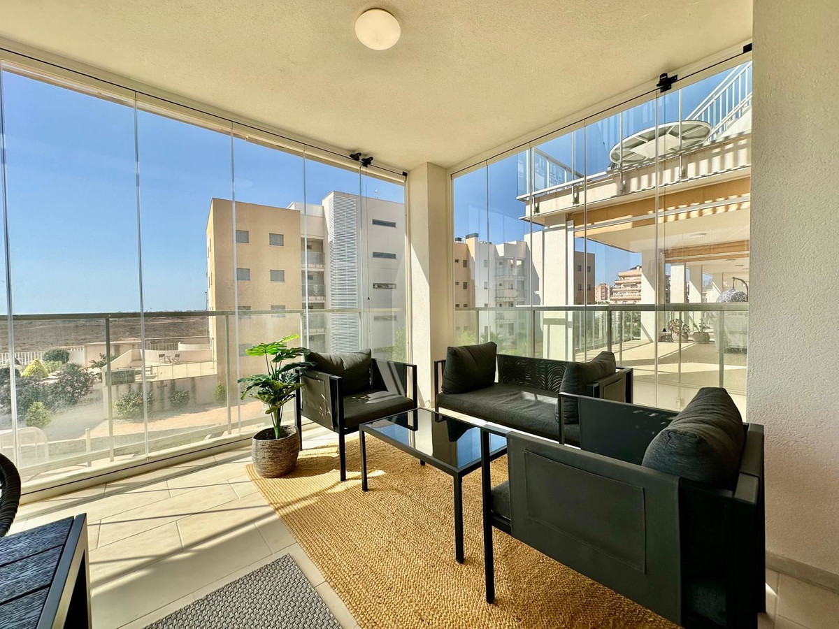 For sale - 3 Bedroom 2 Bathroom Apartment - Middle Floor Apartment in Orihuela - Los Dolses  - Alicante