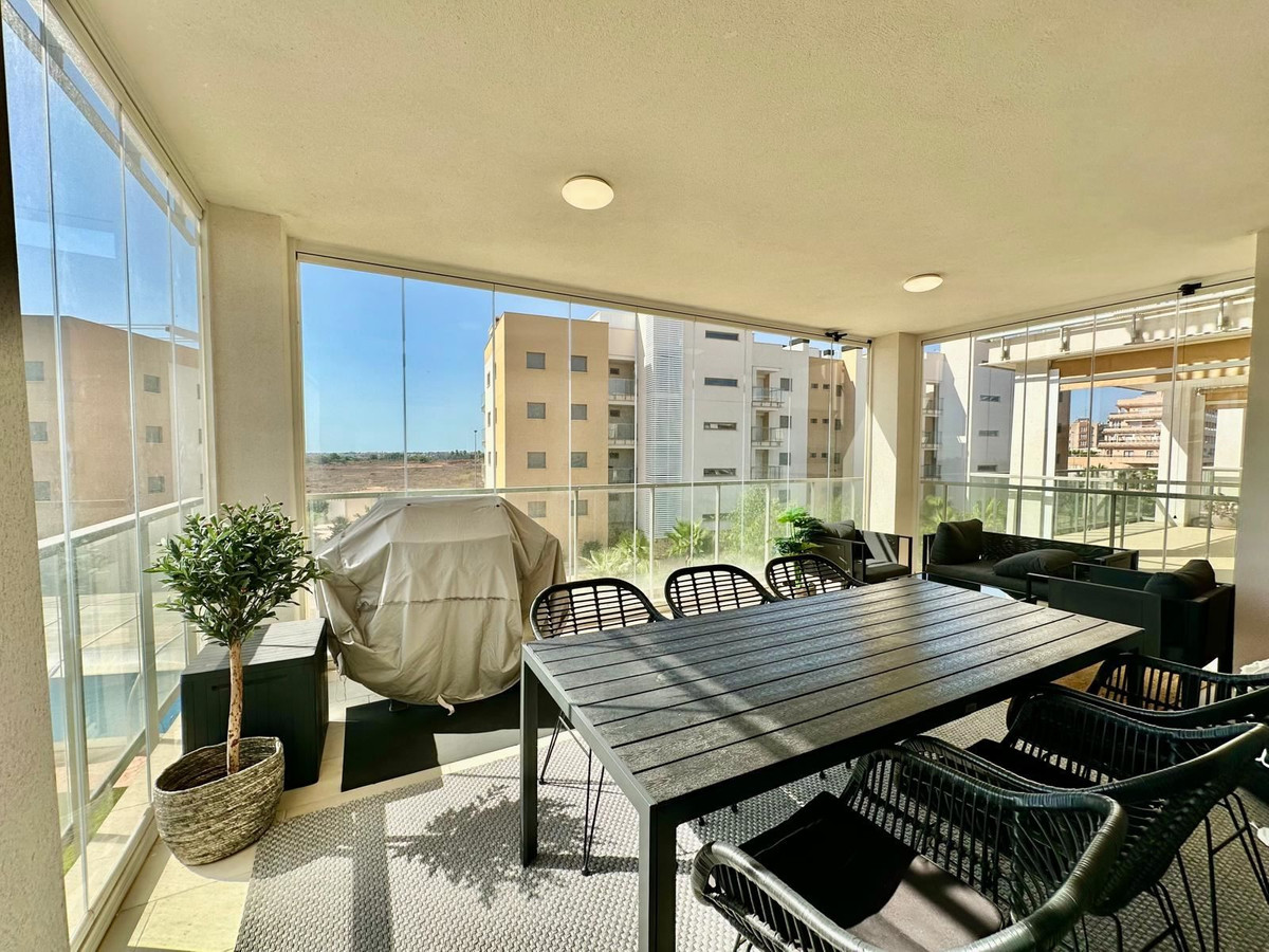 For sale - 3 Bedroom 2 Bathroom Apartment - Middle Floor Apartment in Orihuela - Los Dolses  - Alicante