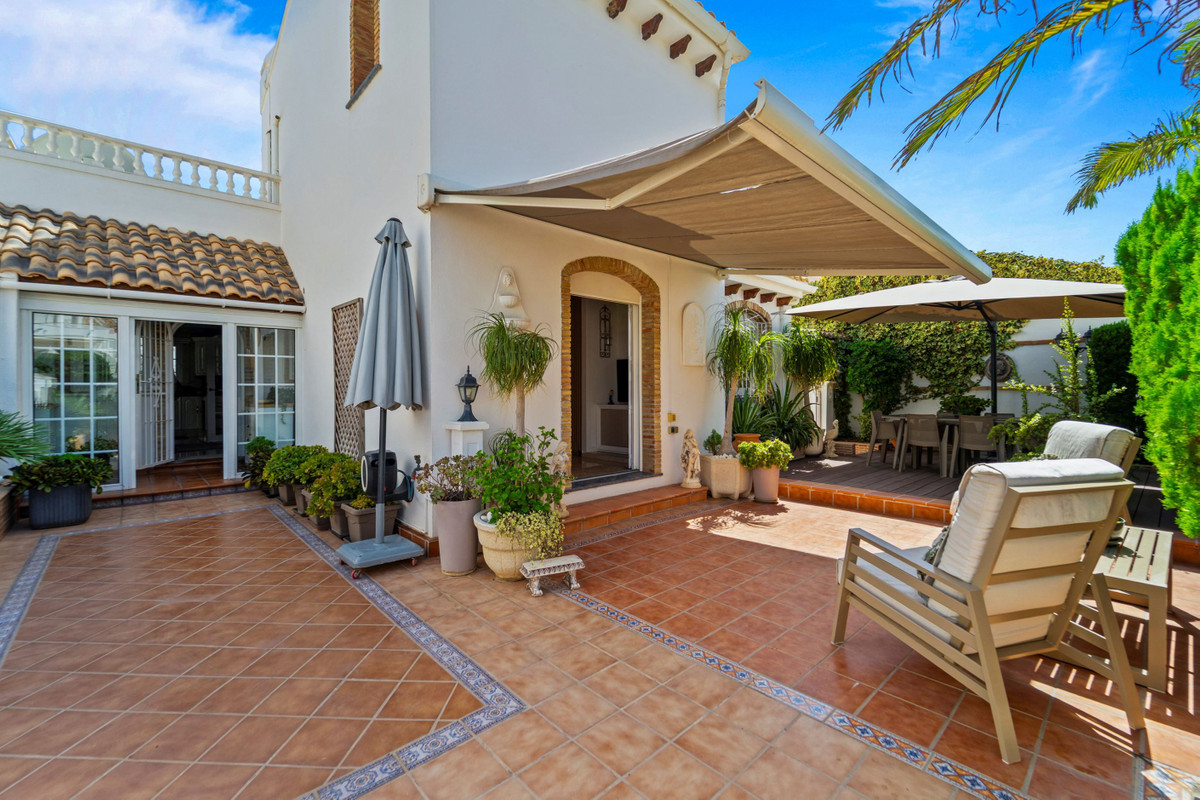 For sale - 3 Bedroom 2 Bathroom House - Detached Villa in Orihuela - Los Dolses  - Alicante
