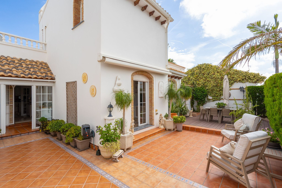 For sale - 3 Bedroom 2 Bathroom House - Detached Villa in Orihuela - Los Dolses  - Alicante