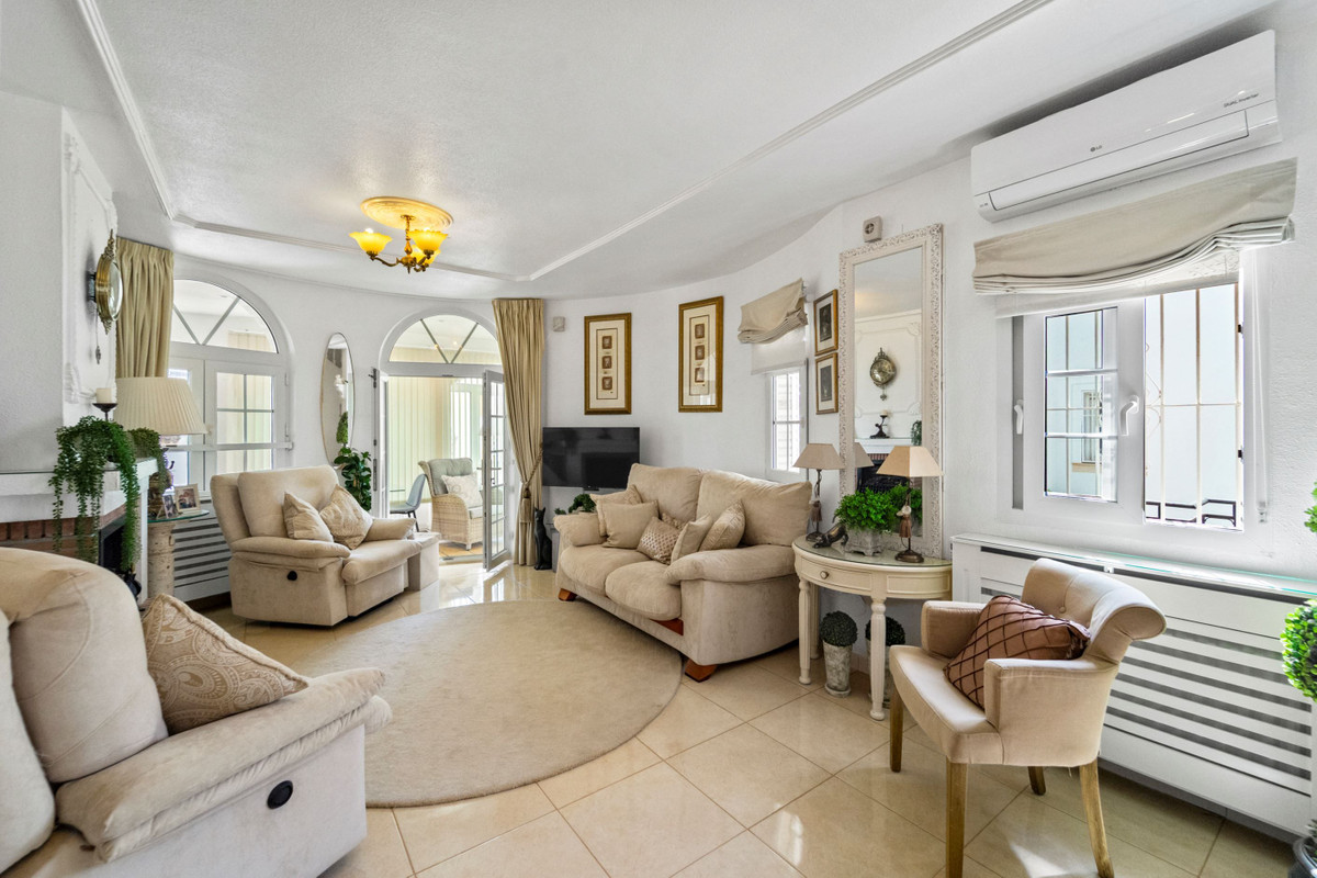 For sale - 3 Bedroom 2 Bathroom House - Detached Villa in Orihuela - Los Dolses  - Alicante