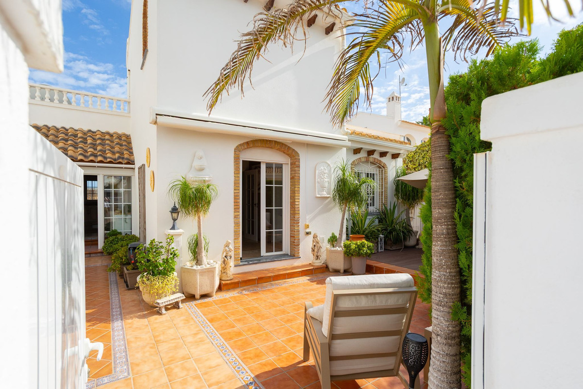 For sale - 3 Bedroom 2 Bathroom House - Detached Villa in Orihuela - Los Dolses  - Alicante