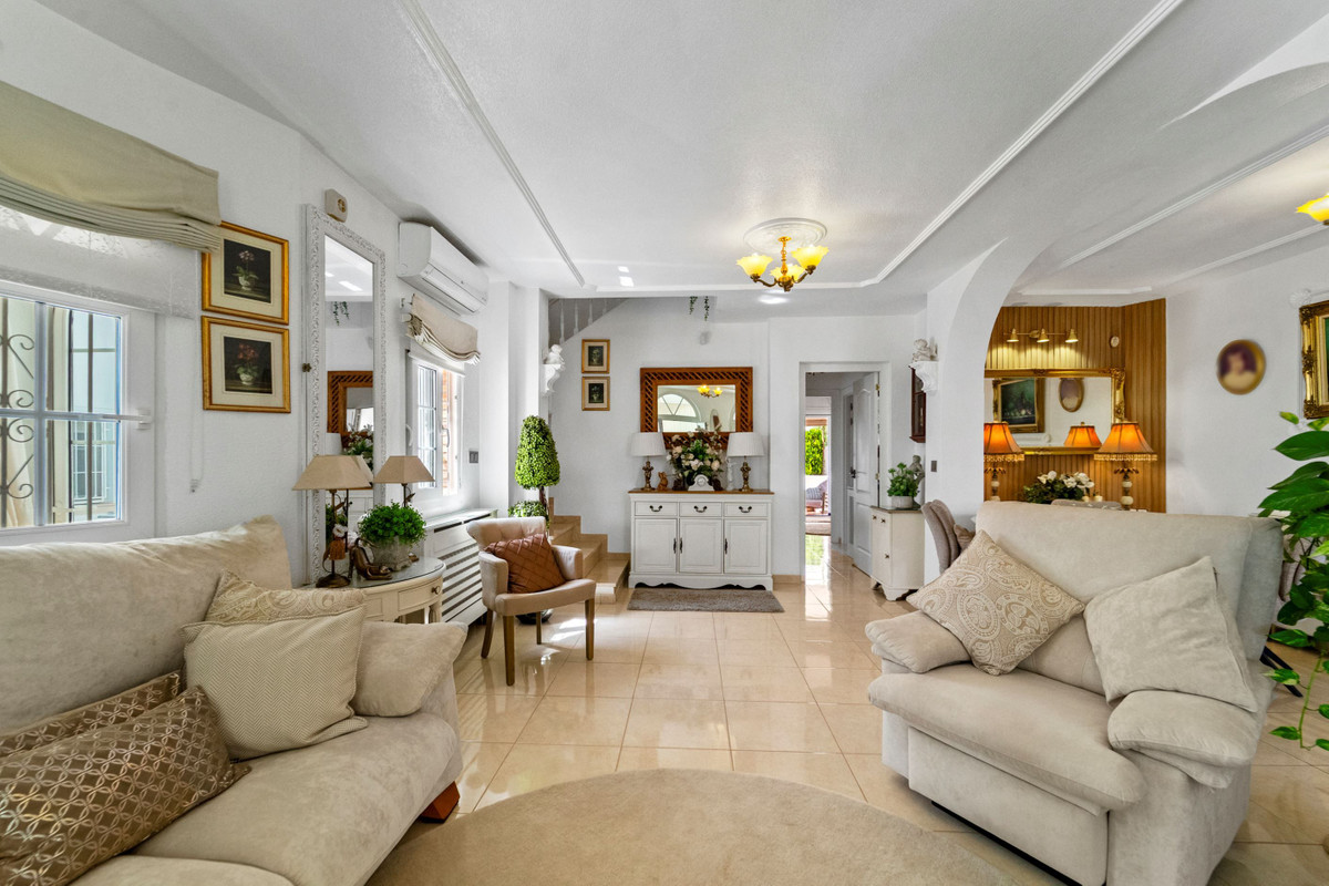 For sale - 3 Bedroom 2 Bathroom House - Detached Villa in Orihuela - Los Dolses  - Alicante