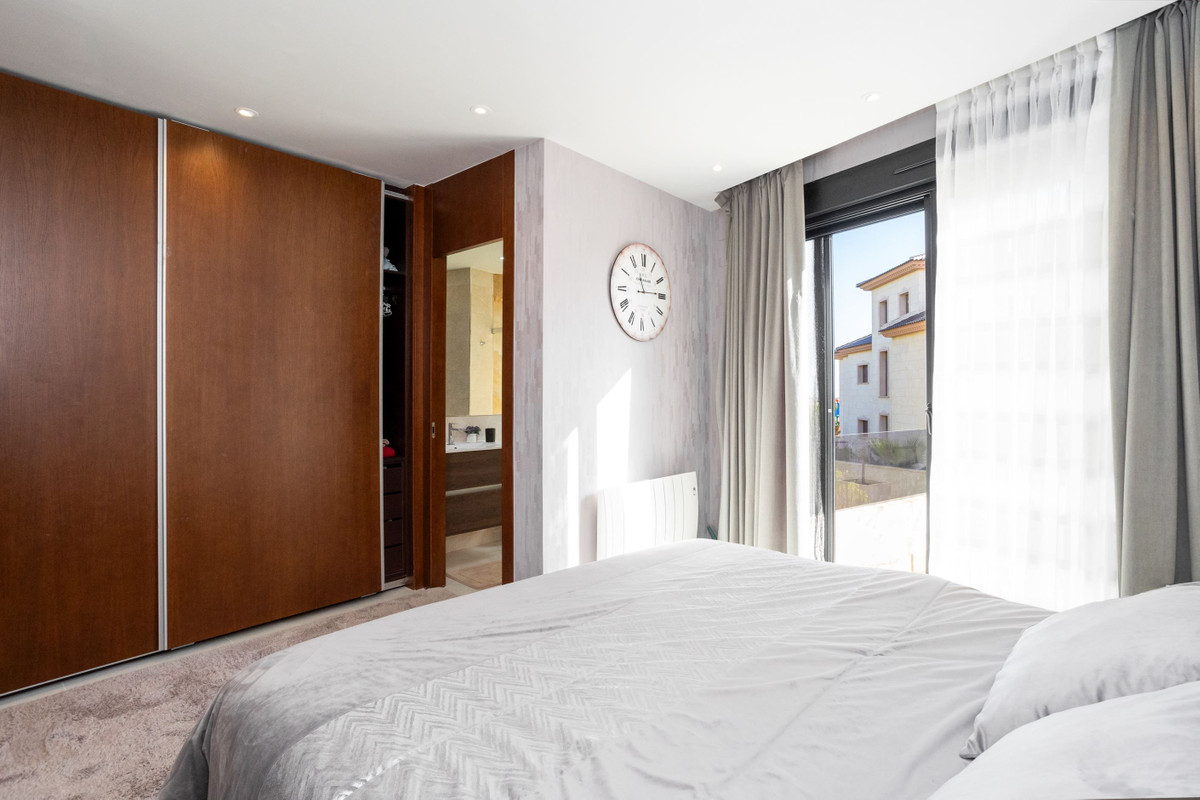 For sale - 3 Bedroom 4 Bathroom House - Detached Villa in Orihuela - Villamartin  - Alicante