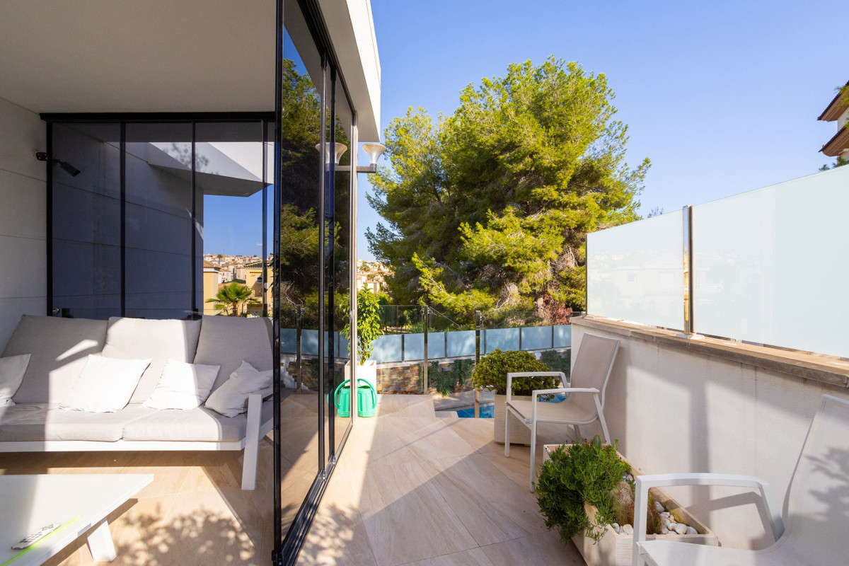 For sale - 3 Bedroom 4 Bathroom House - Detached Villa in Orihuela - Villamartin  - Alicante