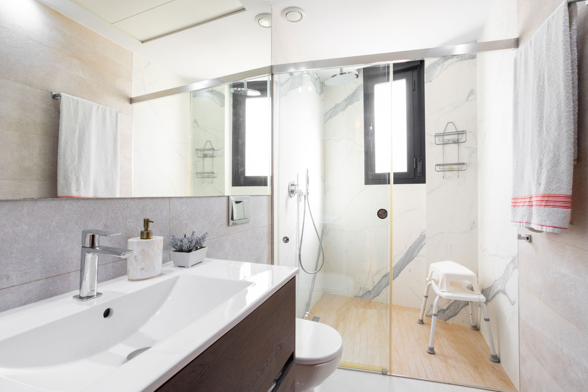 For sale - 3 Bedroom 4 Bathroom House - Detached Villa in Orihuela - Villamartin  - Alicante