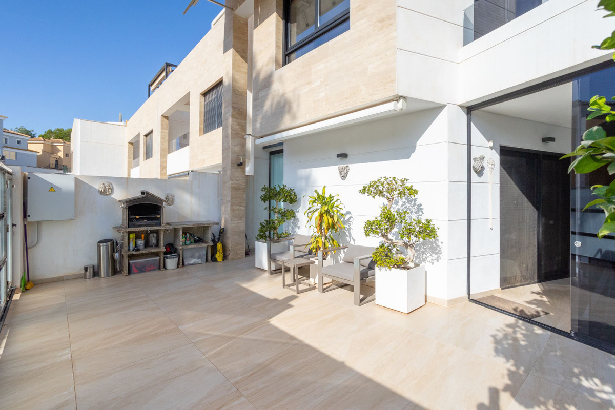 For sale - 3 Bedroom 4 Bathroom House - Detached Villa in Orihuela - Villamartin  - Alicante
