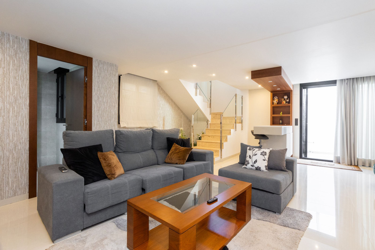 For sale - 3 Bedroom 4 Bathroom House - Detached Villa in Orihuela - Villamartin  - Alicante